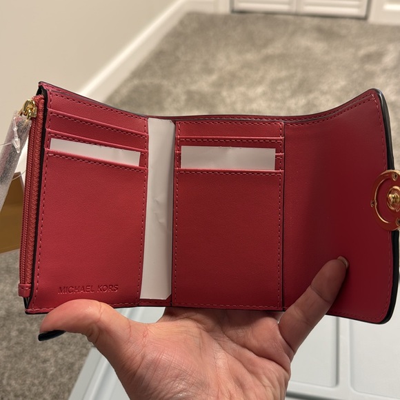 Michael Kors Leida Medium Wallet - Picture 3 of 5